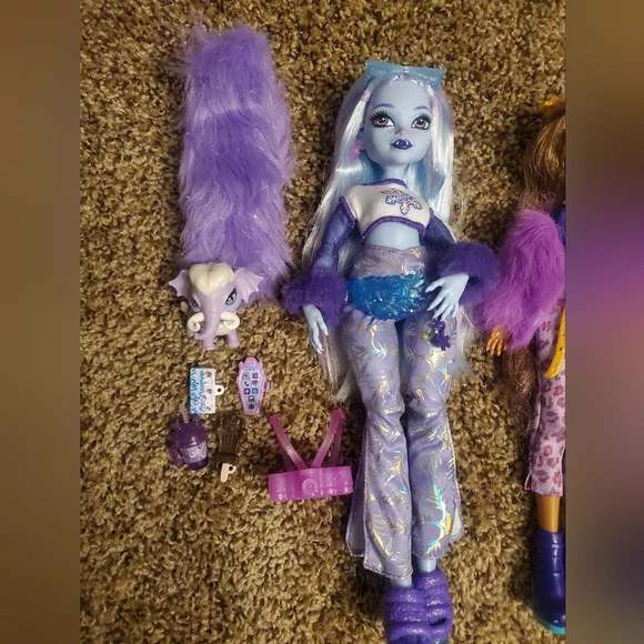 Abbey & Clawdeen Monster High Dolls - Picture 2 of 4